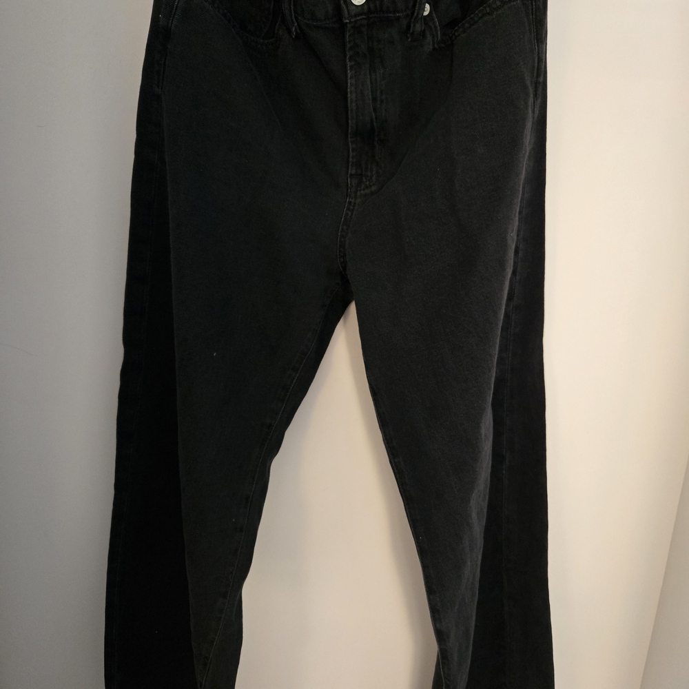 GAP Women’s Straight Leg Jeans — Black
